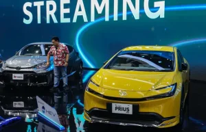 Toyota Tuduh Pesaing Jual Mobil Hybrid Palsu